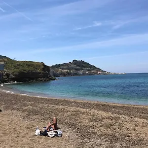 Le Cabanon Bleu Sur La Marseilles